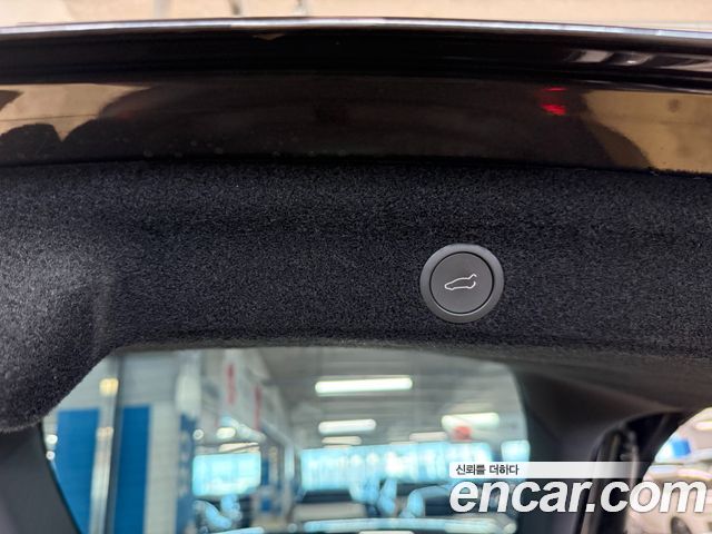 Tesla Model Y 2025 — photo 36