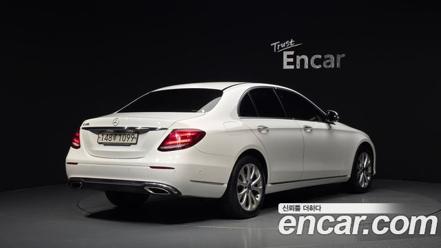 Mercedes-Benz E-Class 2018 — photo 2