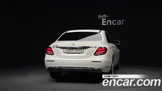 Mercedes-Benz E-Class 2018 — photo 4