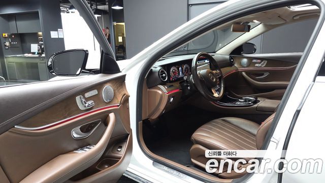 Mercedes-Benz E-Class 2018 — photo 10