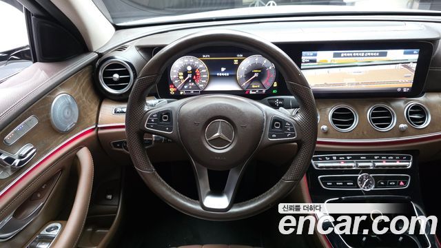 Mercedes-Benz E-Class 2018 — photo 13