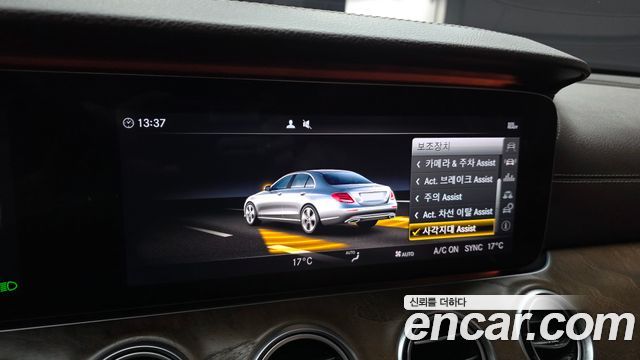 Mercedes-Benz E-Class 2018 — photo 16
