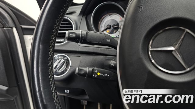 Mercedes-Benz C-Class 2013 — photo 17