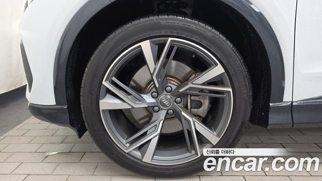 Audi Q4 e-tron 2025 — photo 5