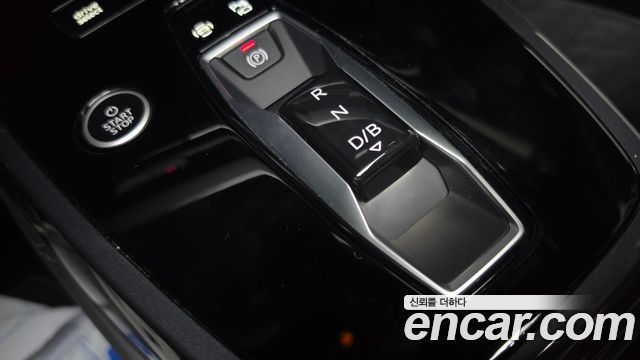 Audi Q4 e-tron 2025 — photo 9