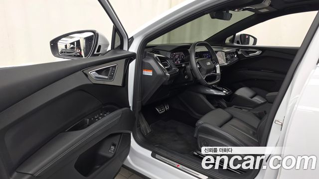 Audi Q4 e-tron 2025 — photo 10