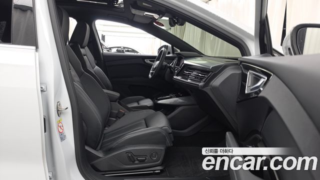 Audi Q4 e-tron 2025 — photo 11