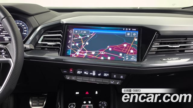 Audi Q4 e-tron 2025 — photo 14
