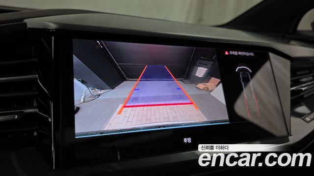 Audi Q4 e-tron 2025 — photo 15