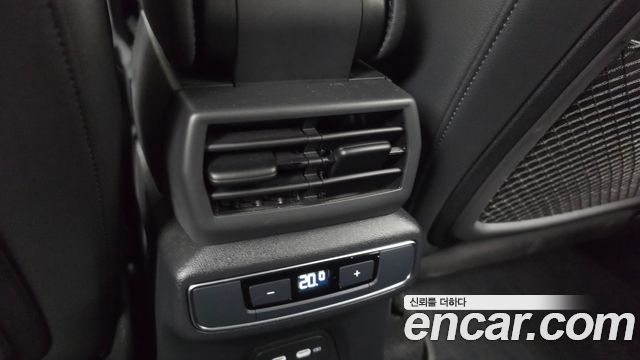 Audi Q4 e-tron 2025 — photo 19