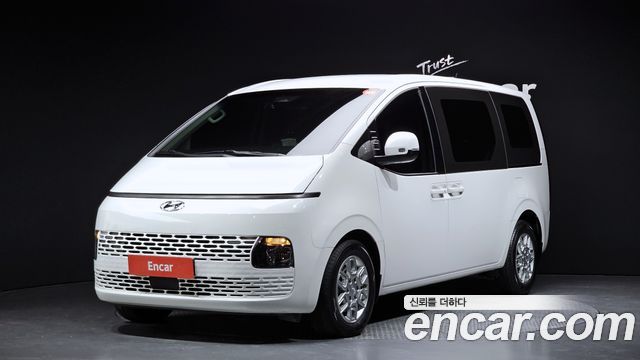 Hyundai Staria 2023 — photo 1