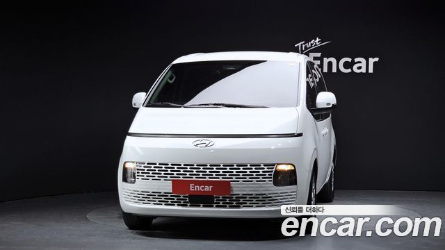 Hyundai Staria 2023 — photo 3