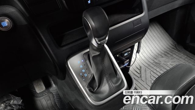 Hyundai Staria 2023 — photo 9