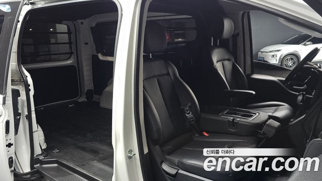 Hyundai Staria 2023 — photo 11