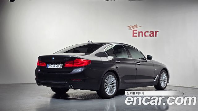 BMW 5-Series 2018 — photo 2