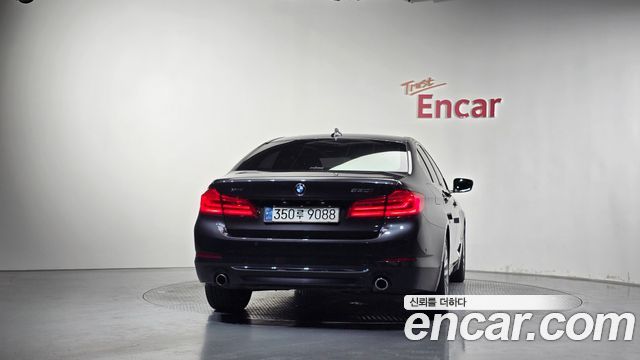 BMW 5-Series 2018 — photo 4
