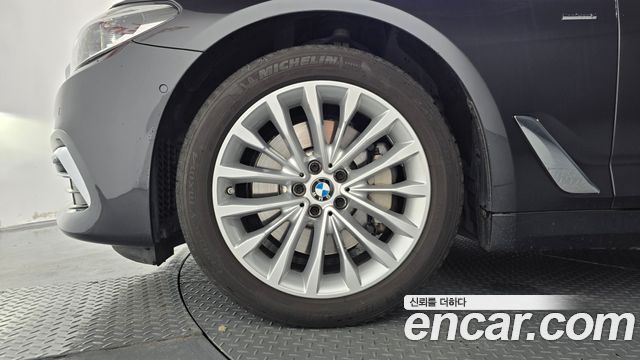 BMW 5-Series 2018 — photo 5