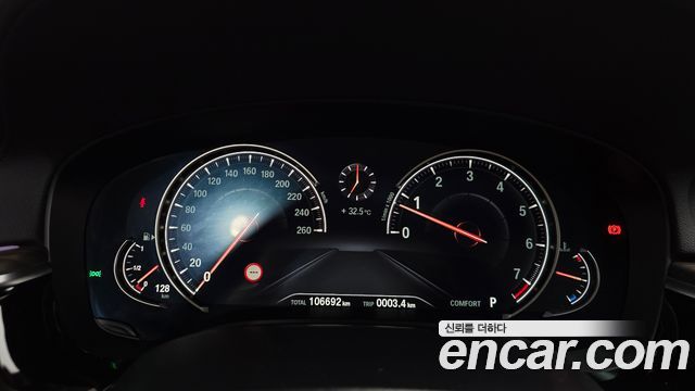 BMW 5-Series 2018 — photo 8