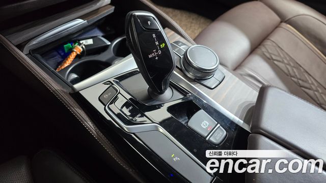 BMW 5-Series 2018 — photo 9