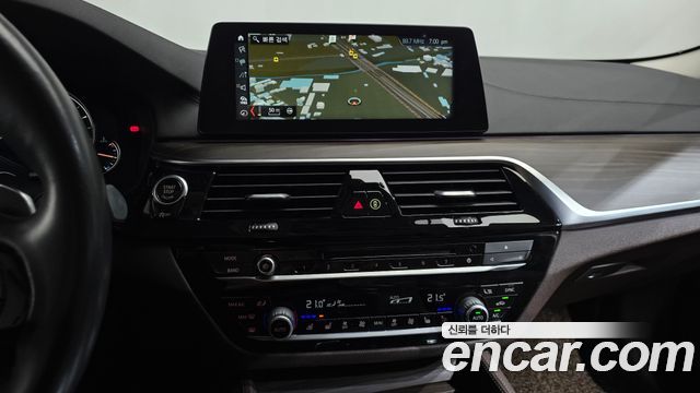 BMW 5-Series 2018 — photo 12