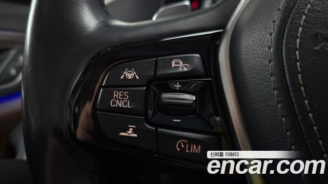 BMW 5-Series 2018 — photo 16