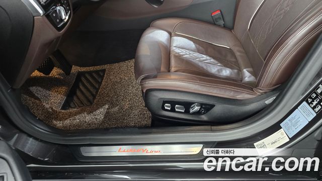 BMW 5-Series 2018 — photo 20