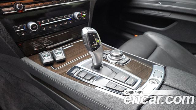 BMW 7-Series 2013 — photo 12