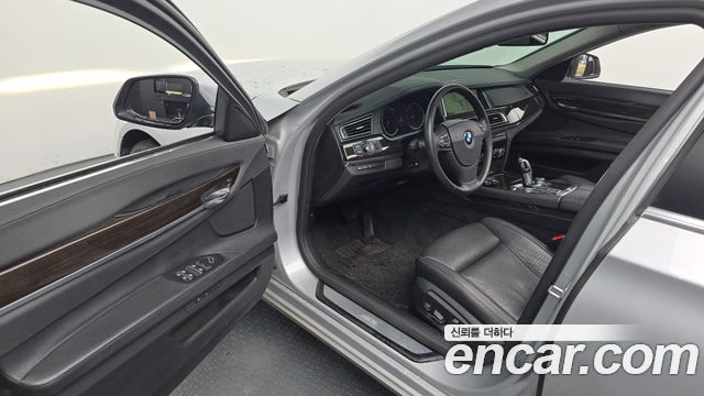 BMW 7-Series 2013 — photo 13