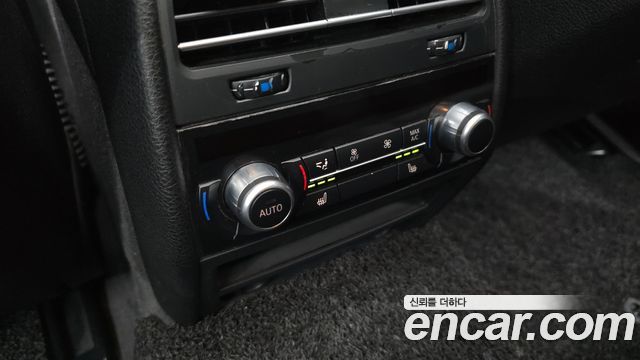BMW 7-Series 2013 — photo 24