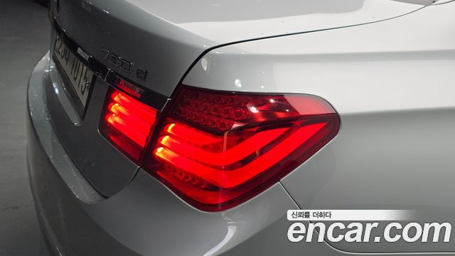 BMW 7-Series 2013 — photo 9