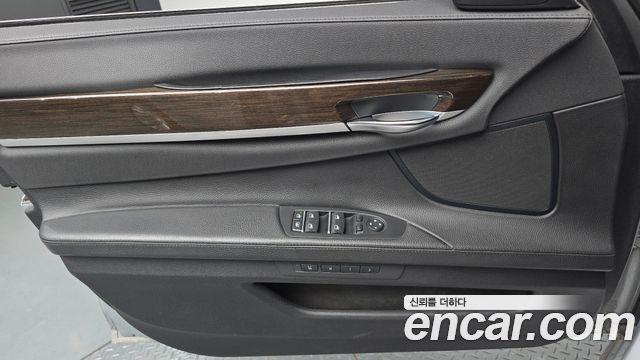 BMW 7-Series 2013 — photo 14