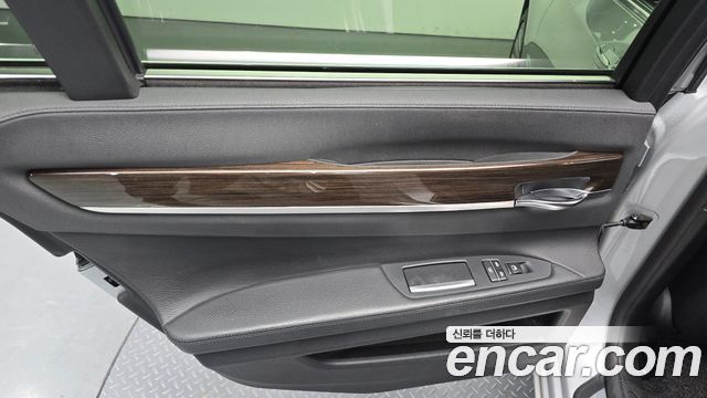 BMW 7-Series 2013 — photo 15