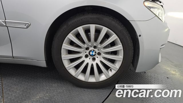 BMW 7-Series 2013 — photo 32