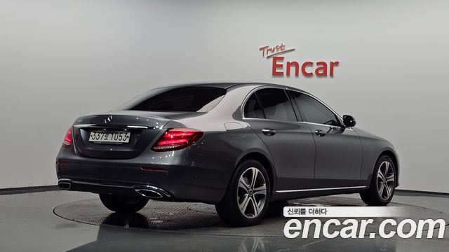 Mercedes-Benz E-Class 2019 — photo 2
