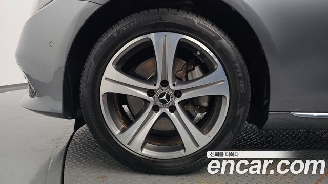 Mercedes-Benz E-Class 2019 — photo 5