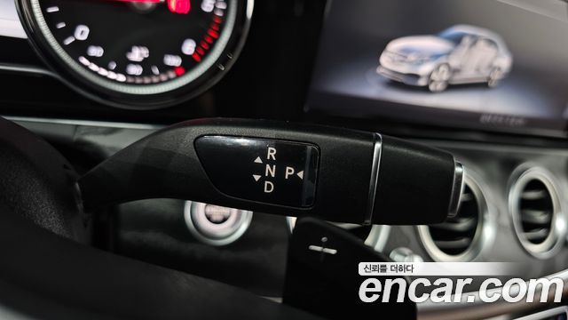 Mercedes-Benz E-Class 2019 — photo 12