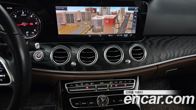 Mercedes-Benz E-Class 2019 — photo 20