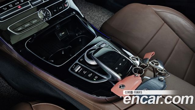 Mercedes-Benz E-Class 2019 — photo 22