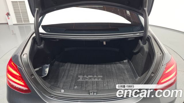 Mercedes-Benz E-Class 2019 — photo 26