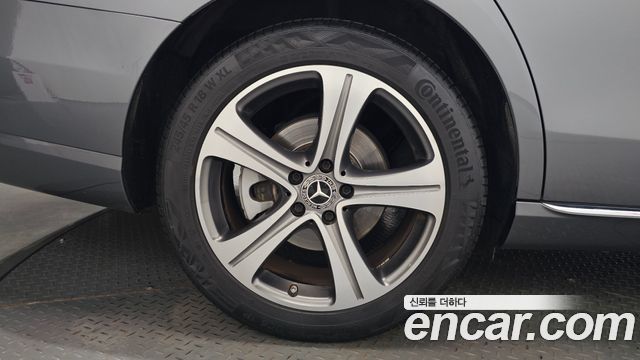 Mercedes-Benz E-Class 2019 — photo 7