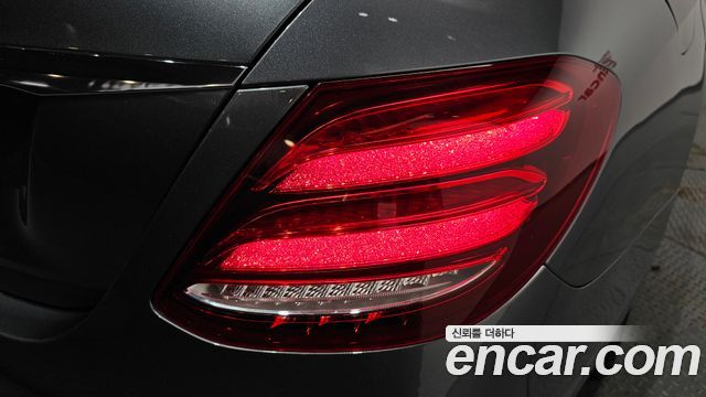 Mercedes-Benz E-Class 2019 — photo 9