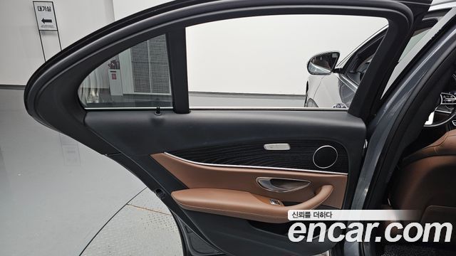 Mercedes-Benz E-Class 2019 — photo 15