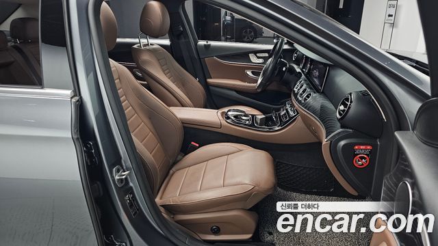 Mercedes-Benz E-Class 2019 — photo 16