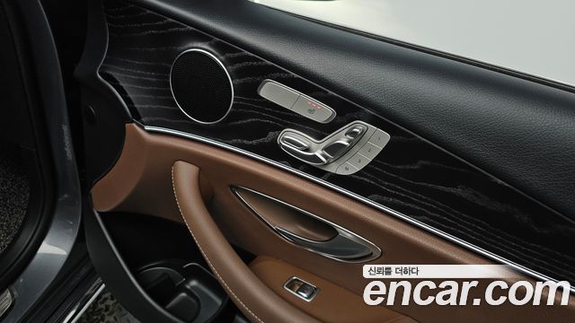 Mercedes-Benz E-Class 2019 — photo 28