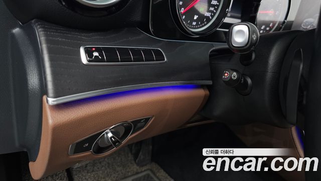 Mercedes-Benz E-Class 2019 — photo 29