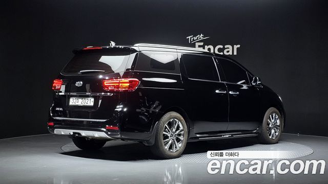 Kia Canival 2019 — photo 2