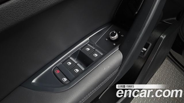Audi Q5 2023 — photo 36