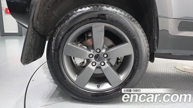 Land Rover Defender 2026 — photo 5
