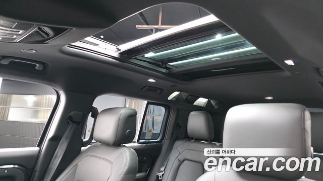 Land Rover Defender 2026 — photo 19