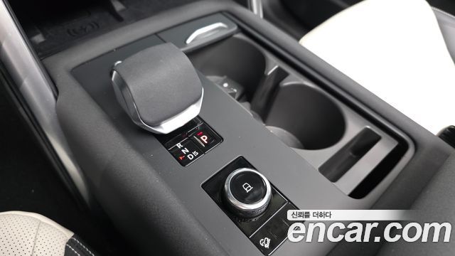Land Rover Discovery 2025 — photo 12